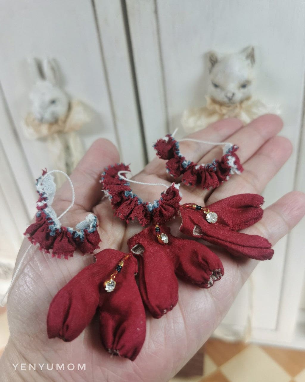 【Yenyumom】Ruff Embroidery Rompers / Furtune Wanda Friends Wonder Frog - 紀物書館+JiWu Bookstore