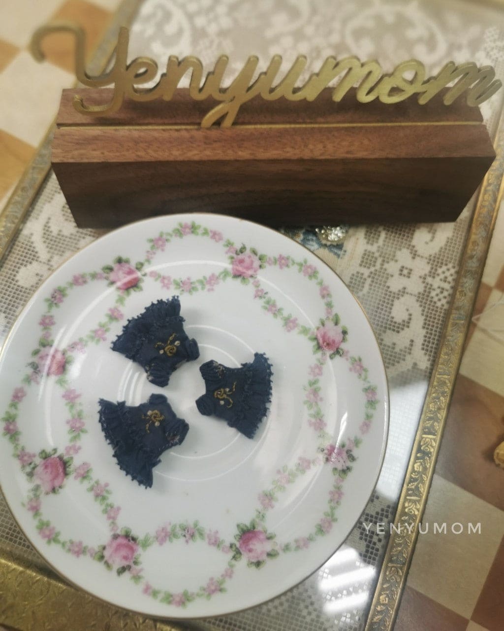 【Yenyumom】Flower Embroidery Dress / Furtune Wanda Friends Wonder Frog - 紀物書館+JiWu Bookstore