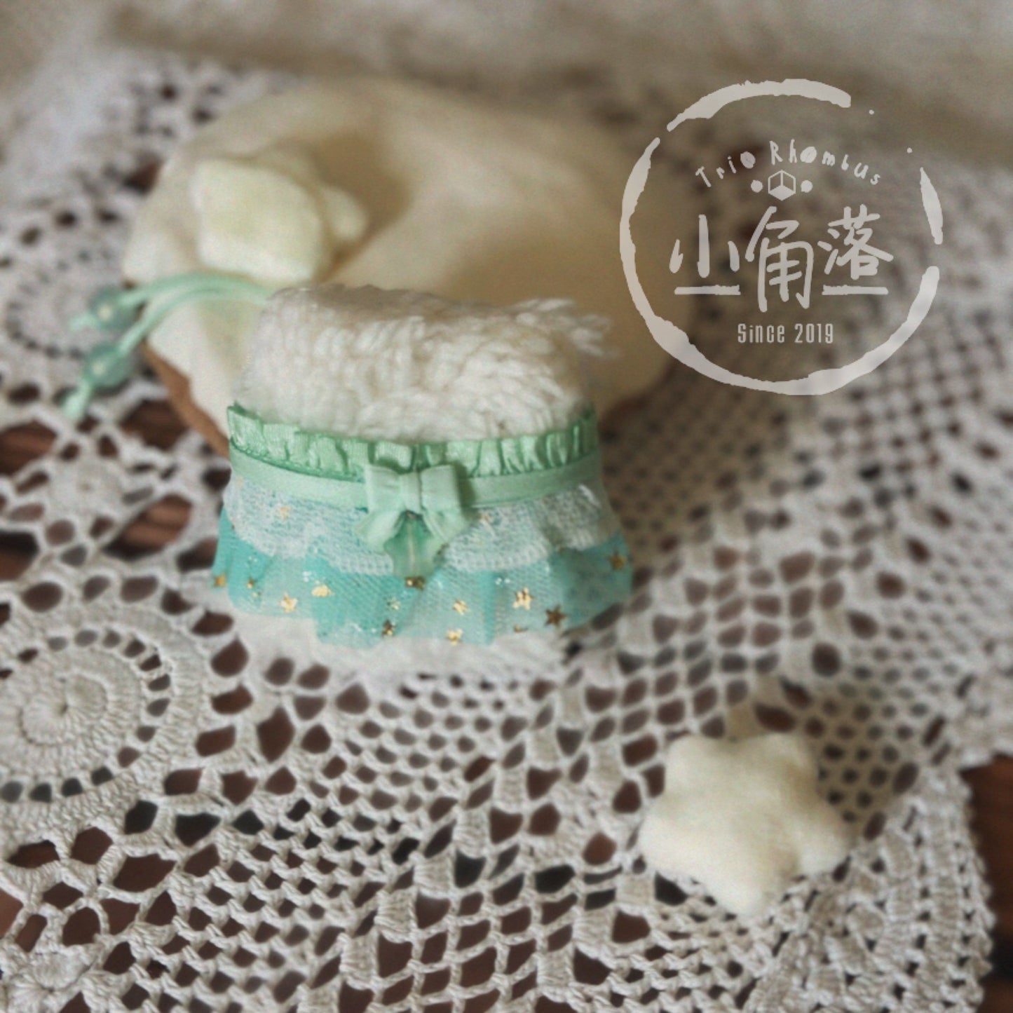 【TrioRhombus小角落】星語綺夢領巾 多色 / 10cm 棉花娃 - 紀物書館+JiWu Bookstore