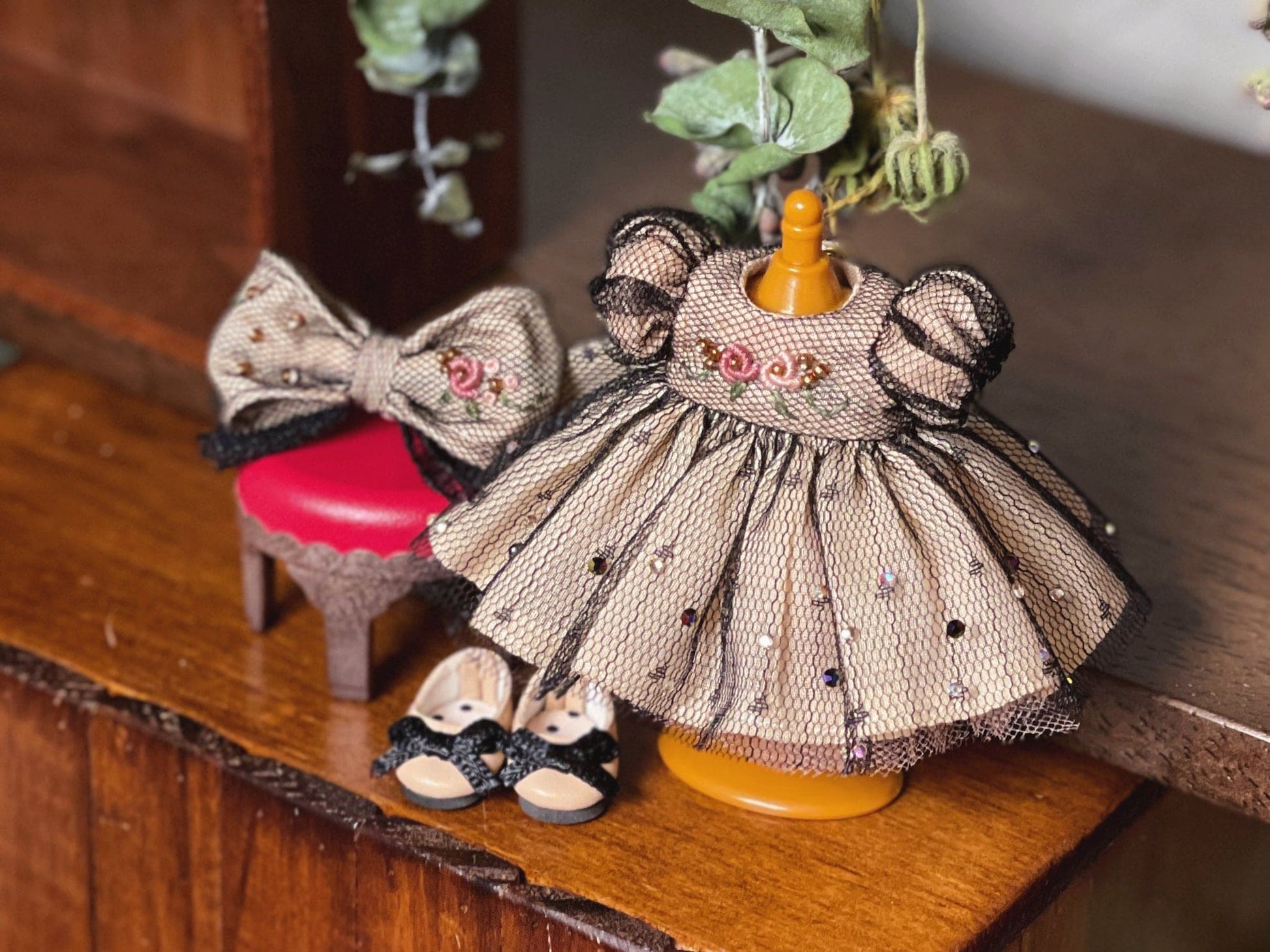 【Yenyumom】星夜漫步 刺繡洋裝套組 預購 / KUMUKUKU OB11 - 紀物書館+JiWu Bookstore