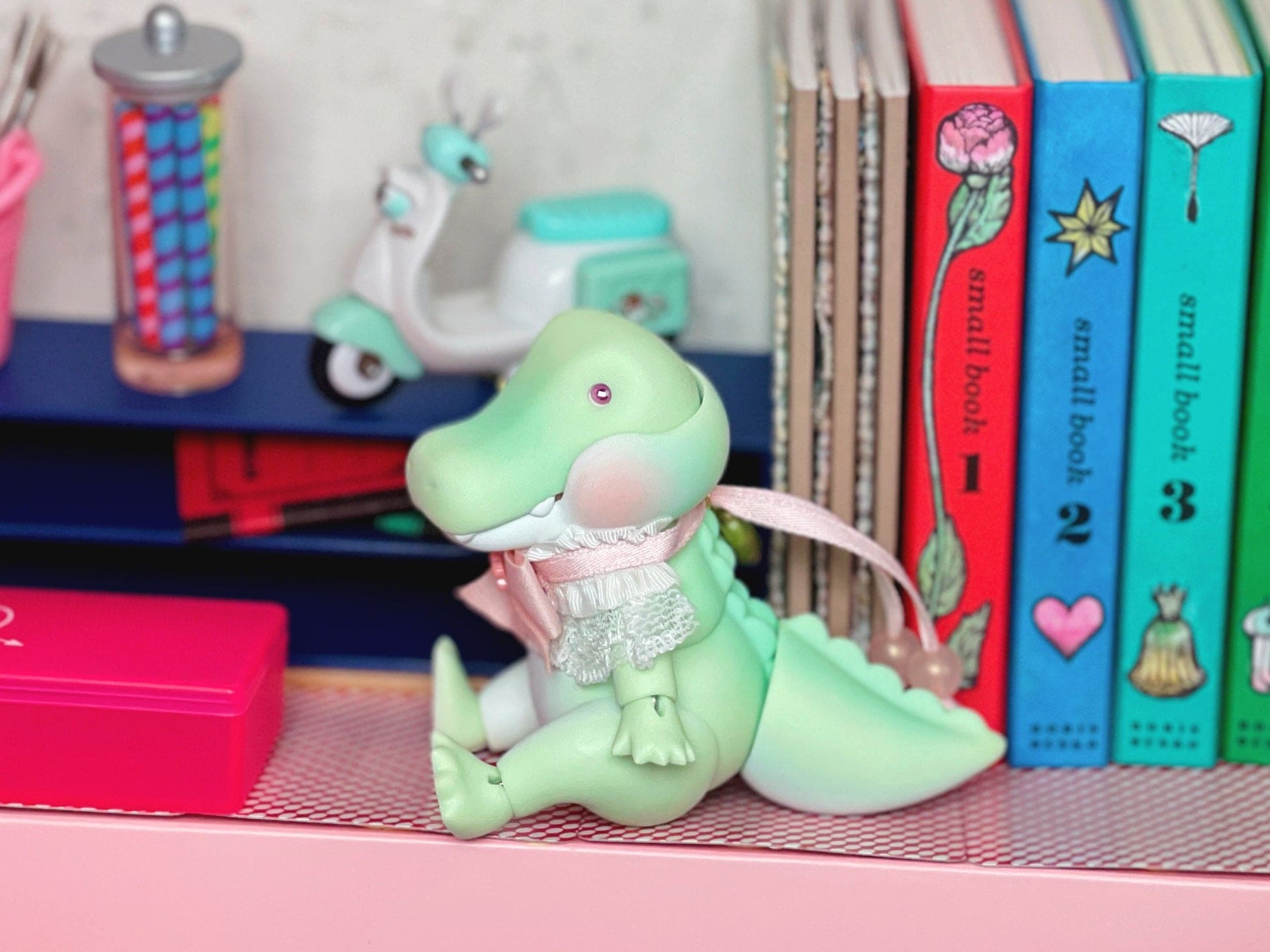 【Hatter's Grove】小鱷魚 Zucchini / 1/8 BJD KUMUKUKU - 紀物書館+JiWu Bookstore