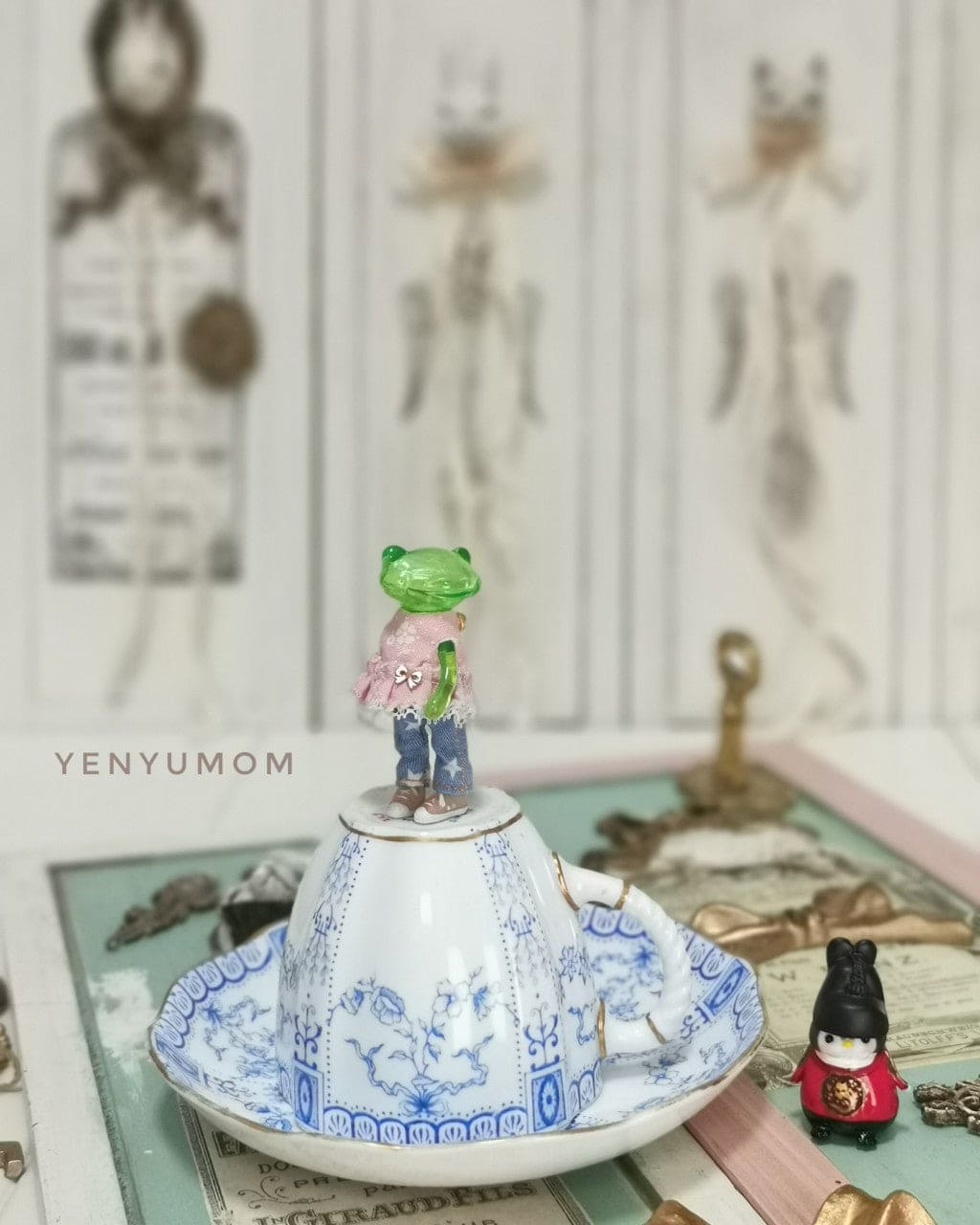 【Yenyumom】Floral Print Denim Set / Furtune Wanda Friends Wonder Frog - 紀物書館+JiWu Bookstore