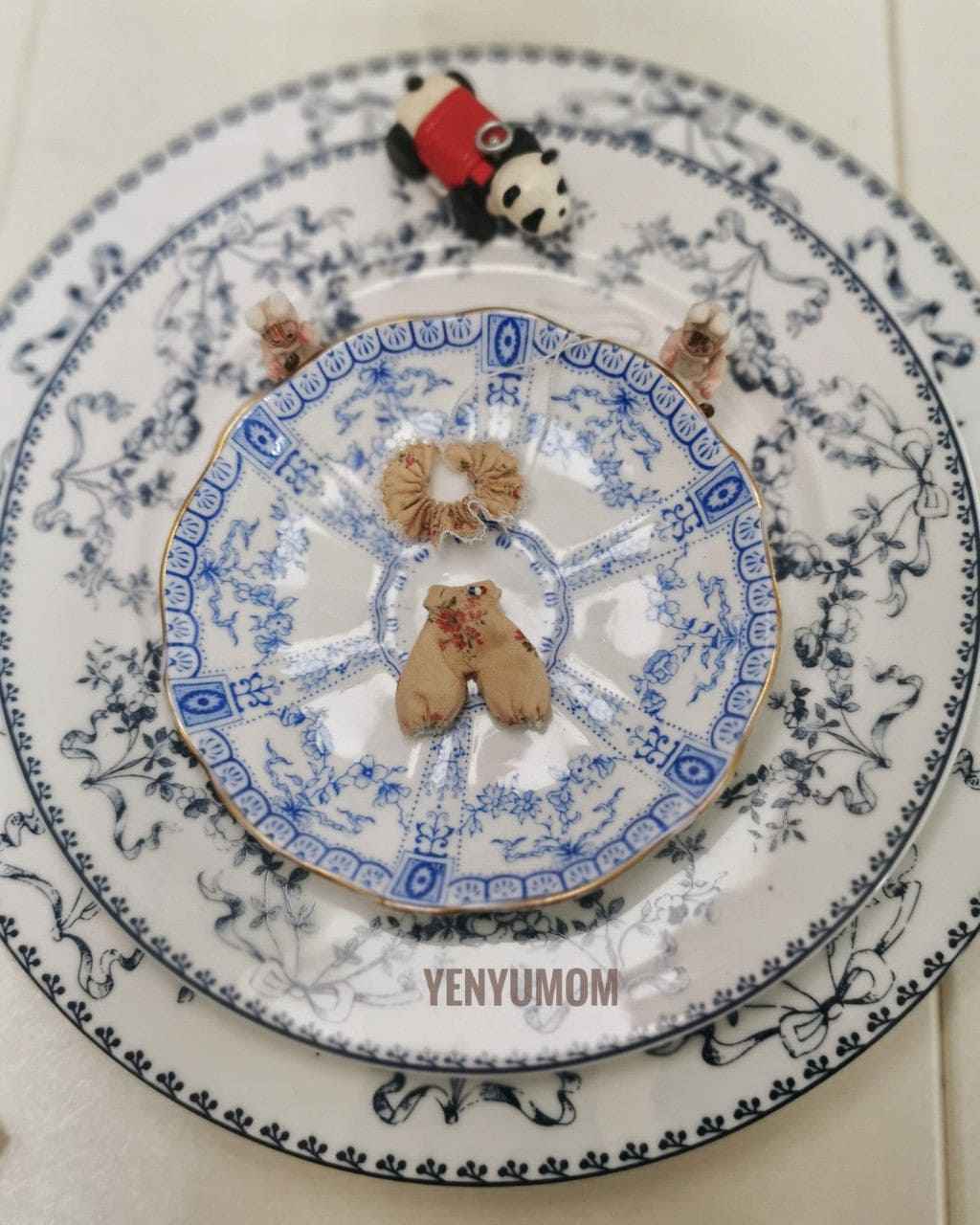 【Yenyumom】Floral Print Rompers / Furtune Wanda Friends Wonder Frog - 紀物書館+JiWu Bookstore